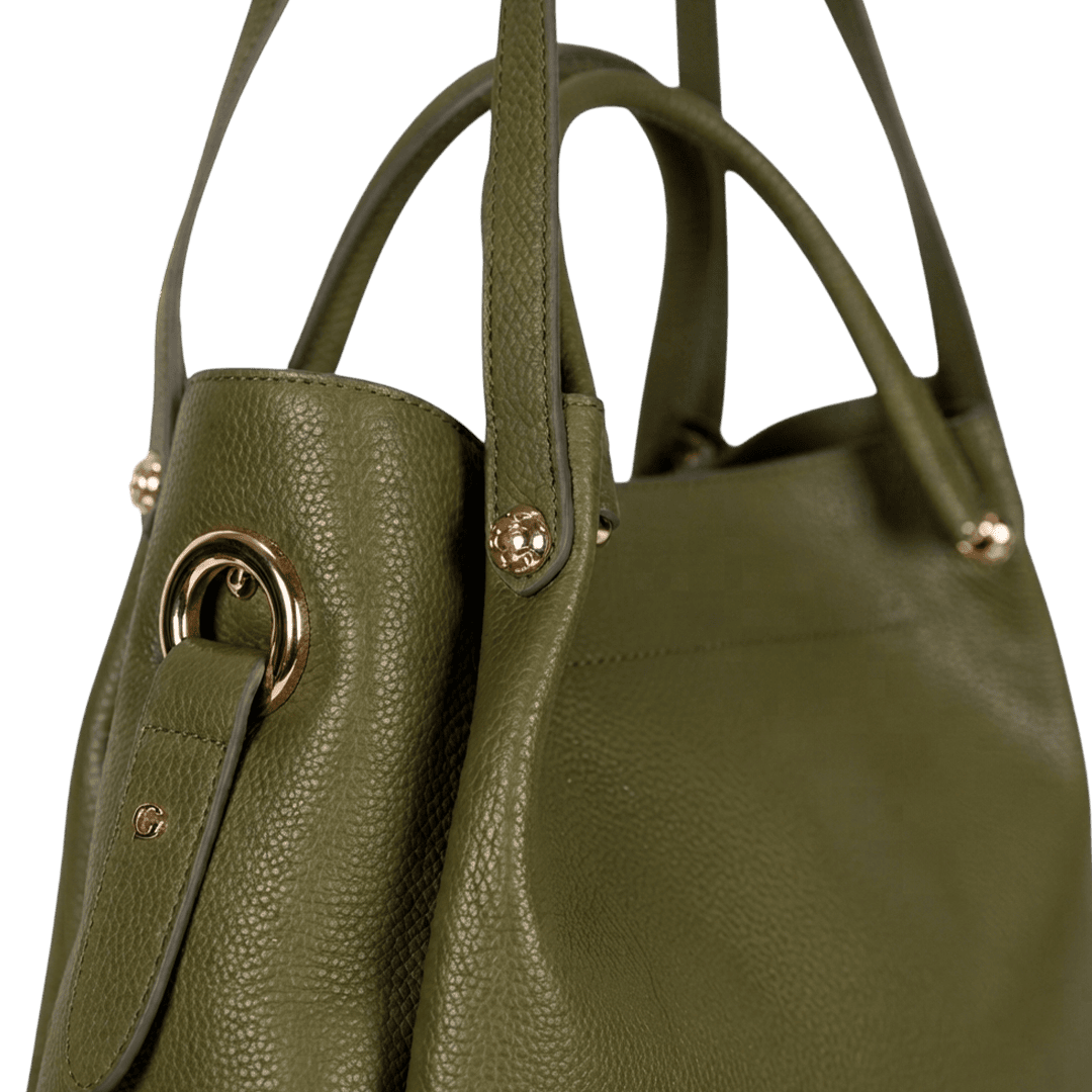 Green Room Carry 01